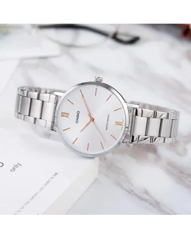 ZEGAREK DAMSKI CASIO LTP-VT01D-7B + BOX (zd613e) ZEGAREK DAMSKI CASIO LTP-VT01D-7B + BOX (zd613e)