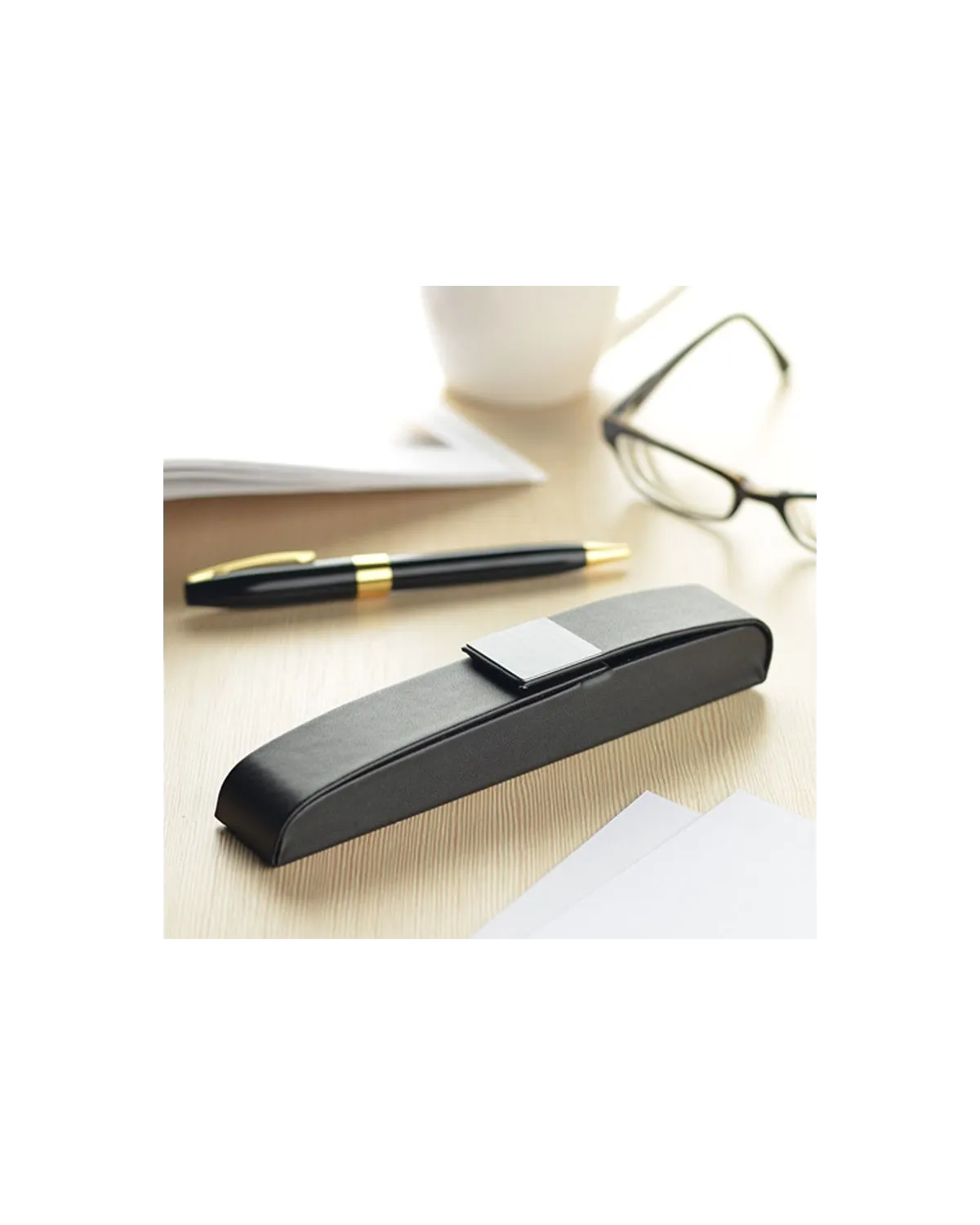 Etui w kolorze czarnym zamykane na magnes (19454) Etui w kolorze czarnym zamykane na magnes (19454)