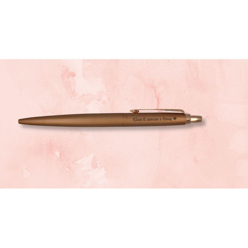Długopis Parker Jotter XL Monochrome Pink Gold z grawerem „Klasa E zawsze z Panią ♥” na różowym tle akwarelowym