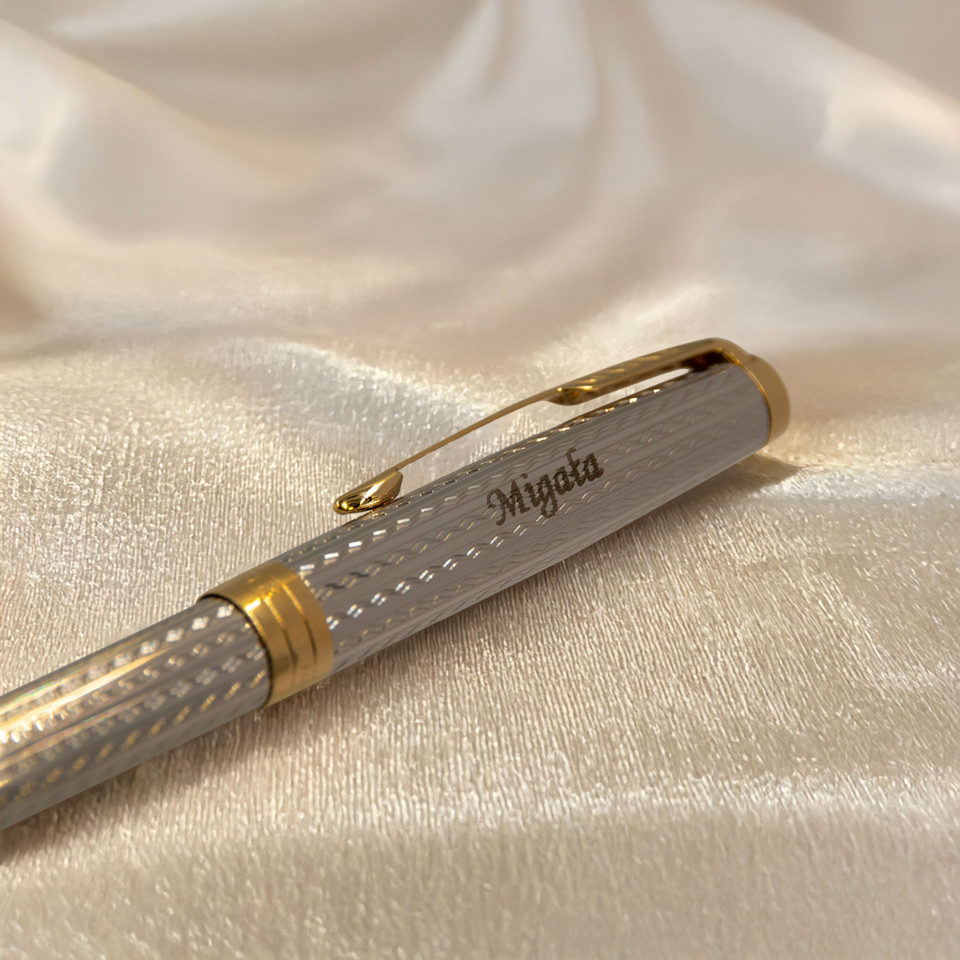 Pióro wieczne Parker Sonnet Mistral GT [2119792] – eleganckie pióro Parker z grawerowanym korpusem i złotymi wykończeniami