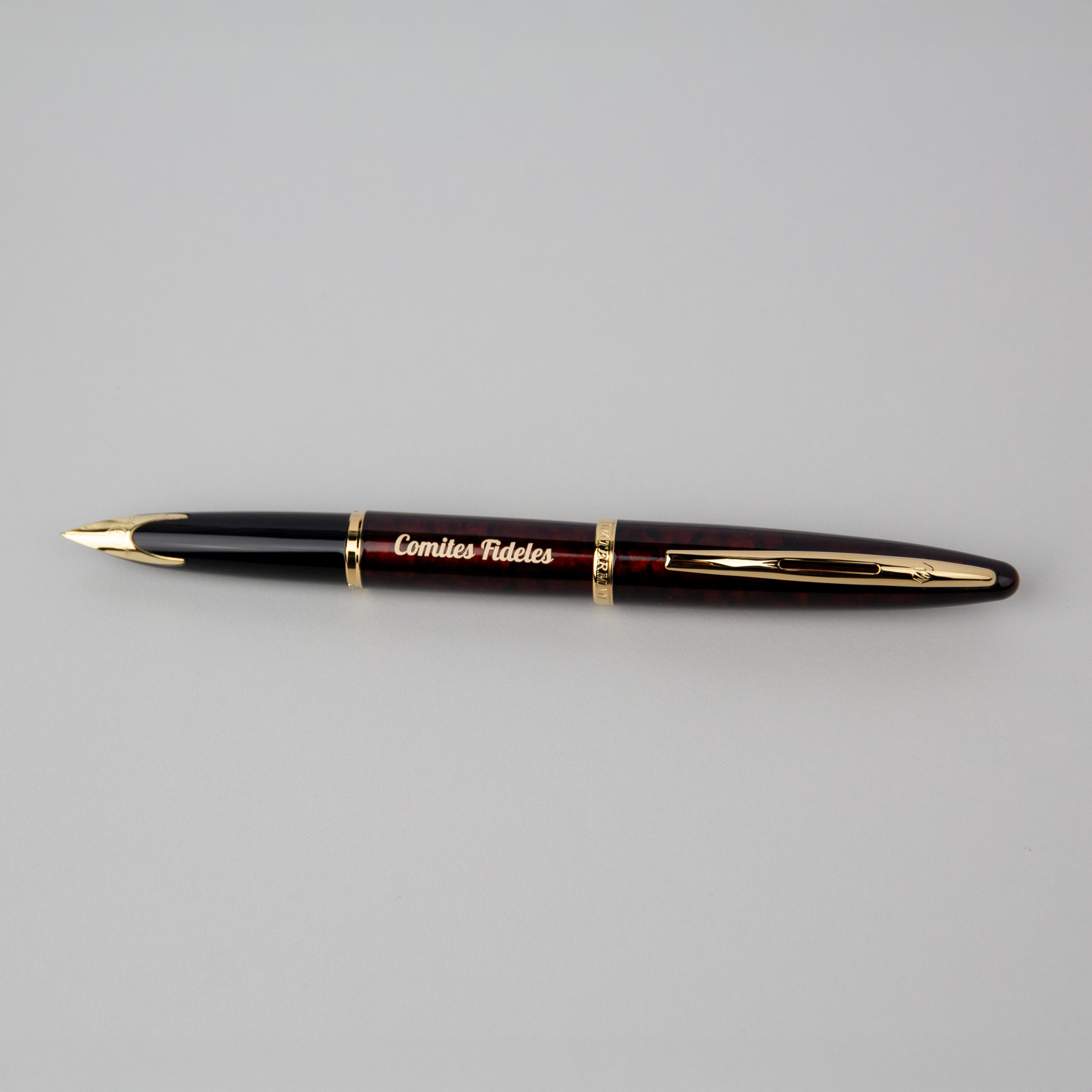Pióro wieczne Waterman Carene GT Bursztynowe (S0700860) z grawerem „Comites Fideles”, eleganckie pióro Waterman w kolorze bursztynowym ze złotymi wykończeniami