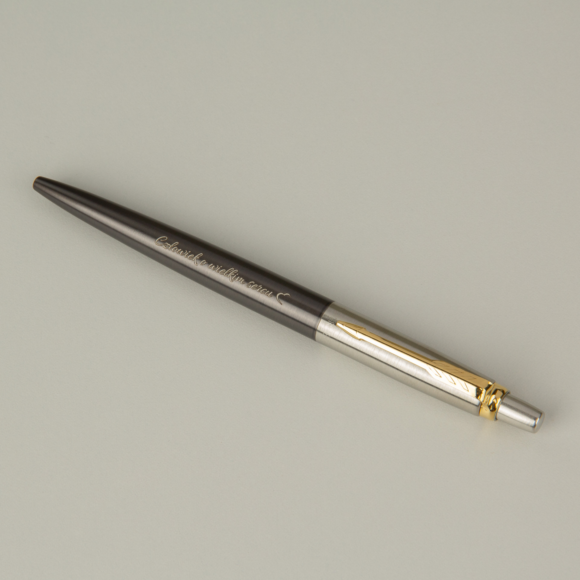 Długopis Parker Jotter XL Grey (2213722) z grawerem „Człowiek o wielkim sercu”