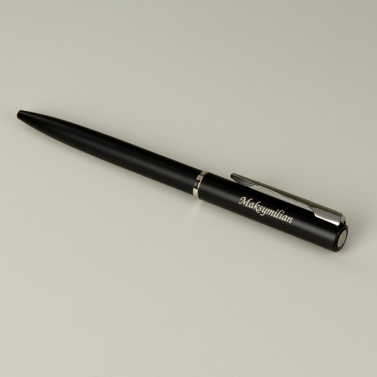 Długopis Waterman Allure czarny matowy CT (2068192) z personalizowanym grawerem imienia, minimalistyczny design