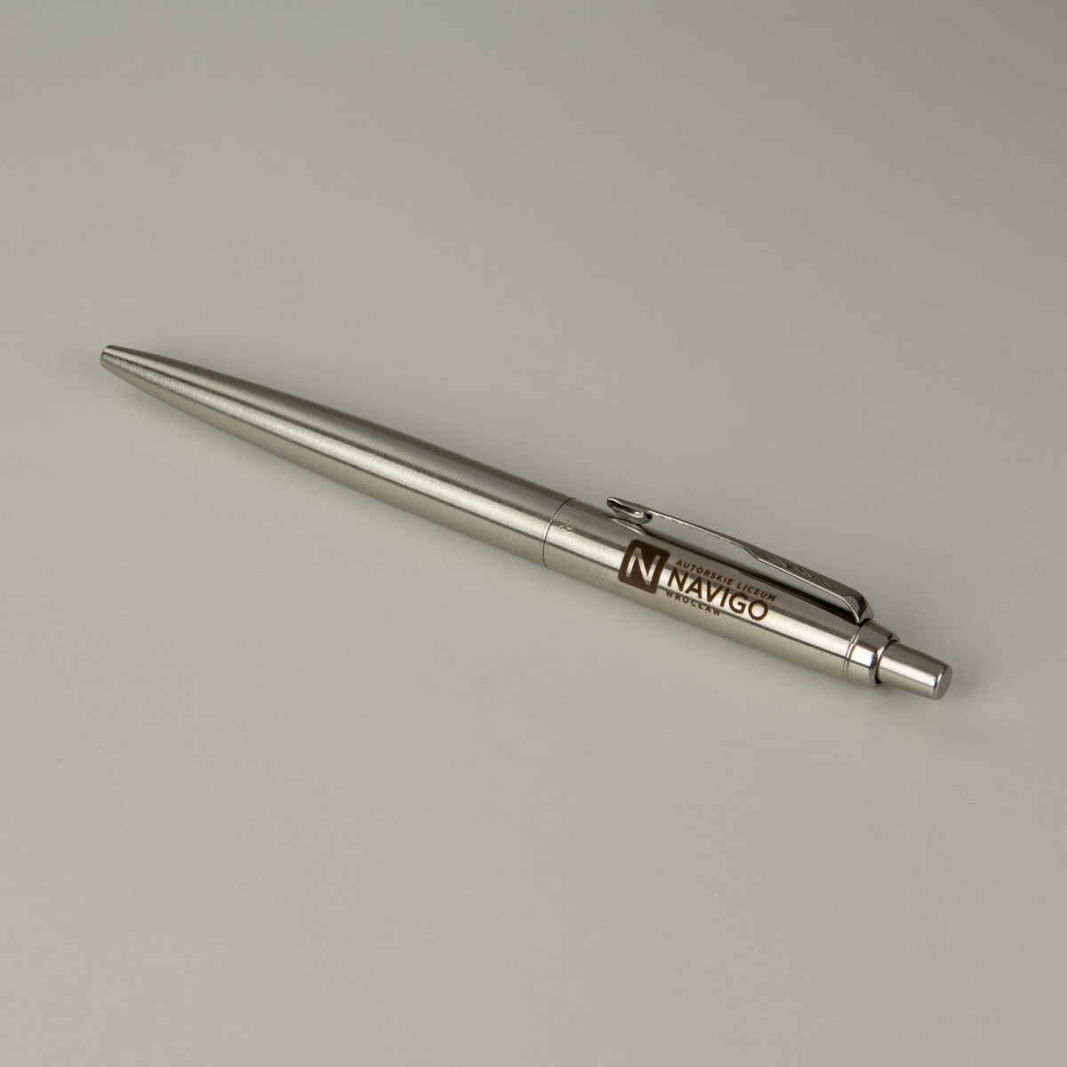 Długopis Parker Jotter stalowy matowy CT (1953170) z grawerem logo, minimalistyczny srebrny design