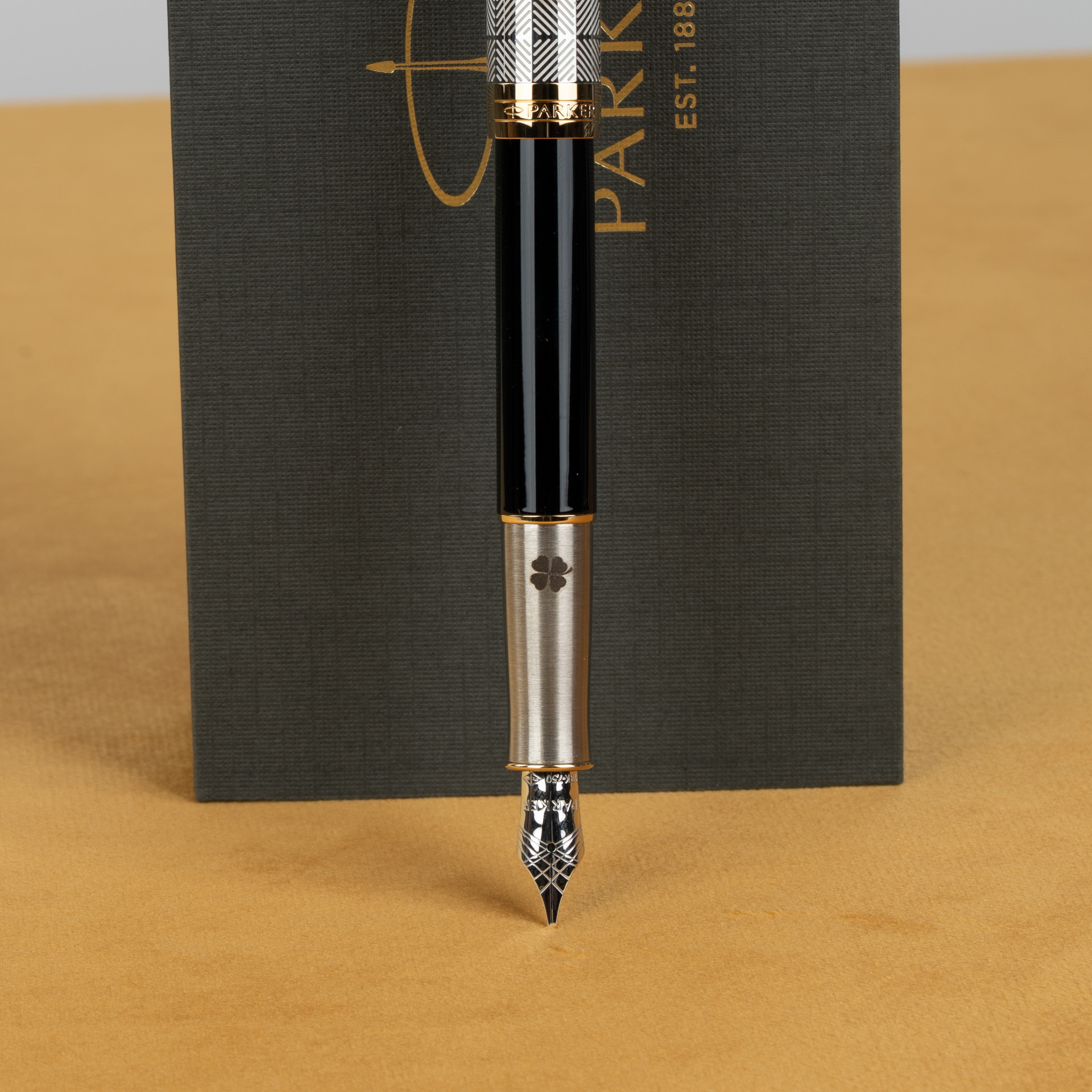 Luksusowe pióro wieczne Parker Sonnet Metal & Black GT z 18-karatową stalówką w eleganckim etui