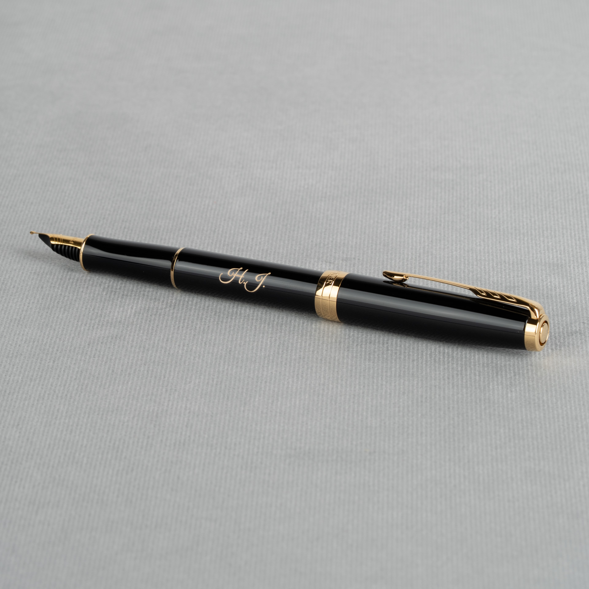 Eleganckie pióro wieczne Parker Sonnet Black GT z czarnym lakierem, złotymi wykończeniami i personalizowanym grawerem