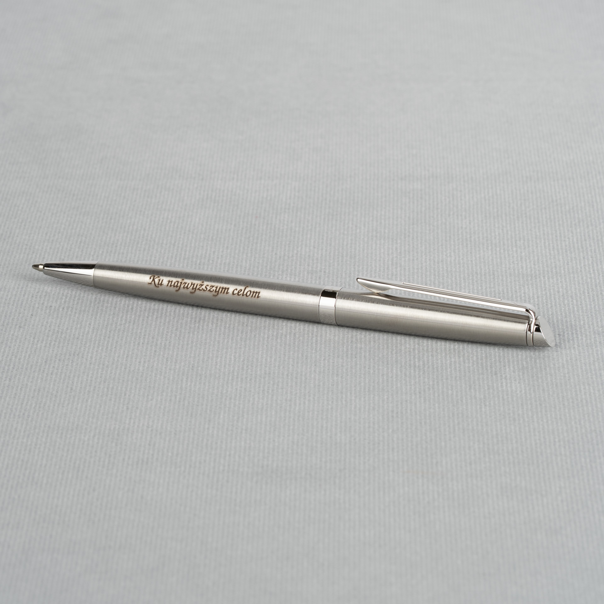 Elegancki długopis Waterman Hemisphere Stainless Steel CT z chromowanymi wykończeniami i personalizowanym grawerem