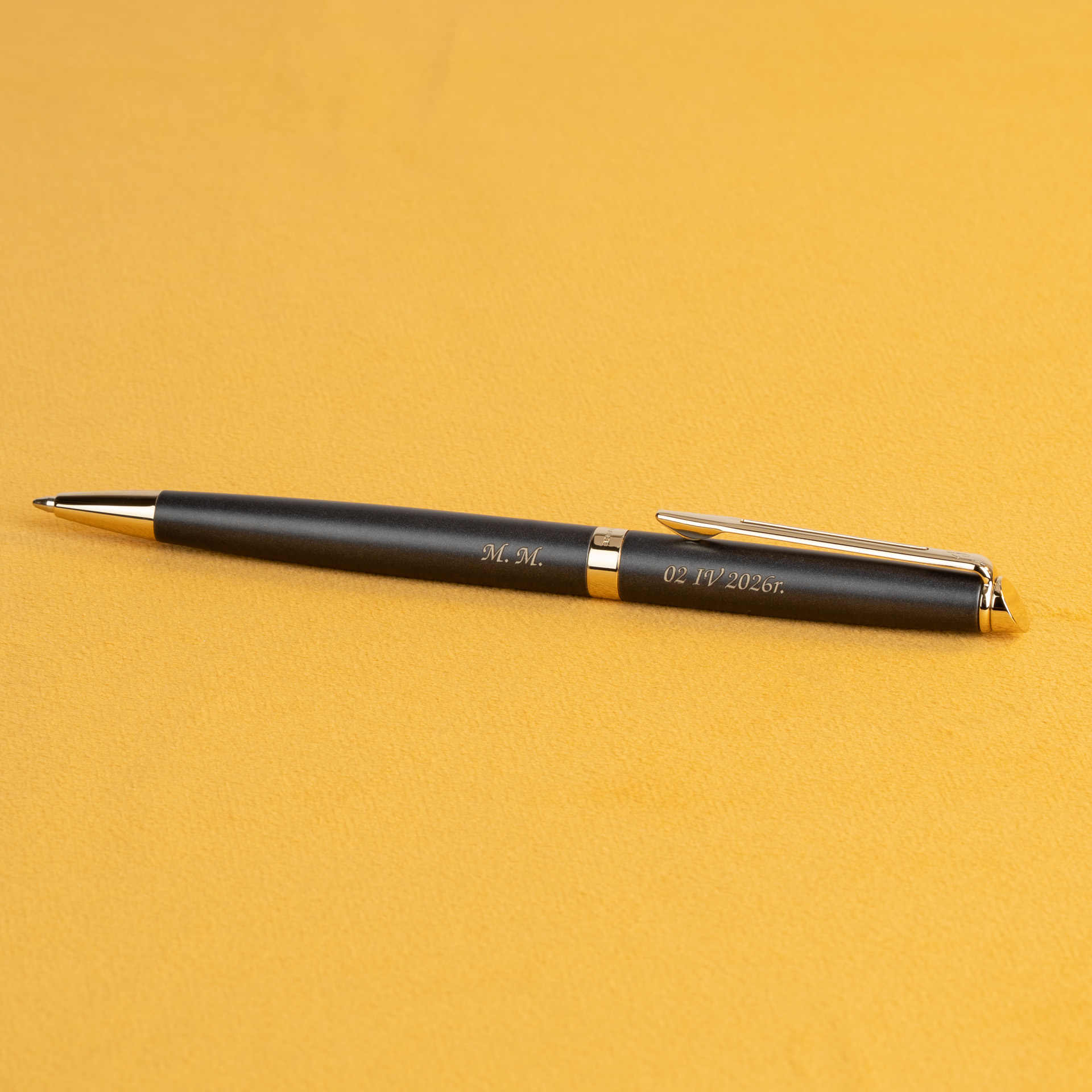 Długopis Waterman Hemisphere Lava Black GT z grawerem inicjałów i daty, elegancki czarny długopis Waterman złote wykończenia