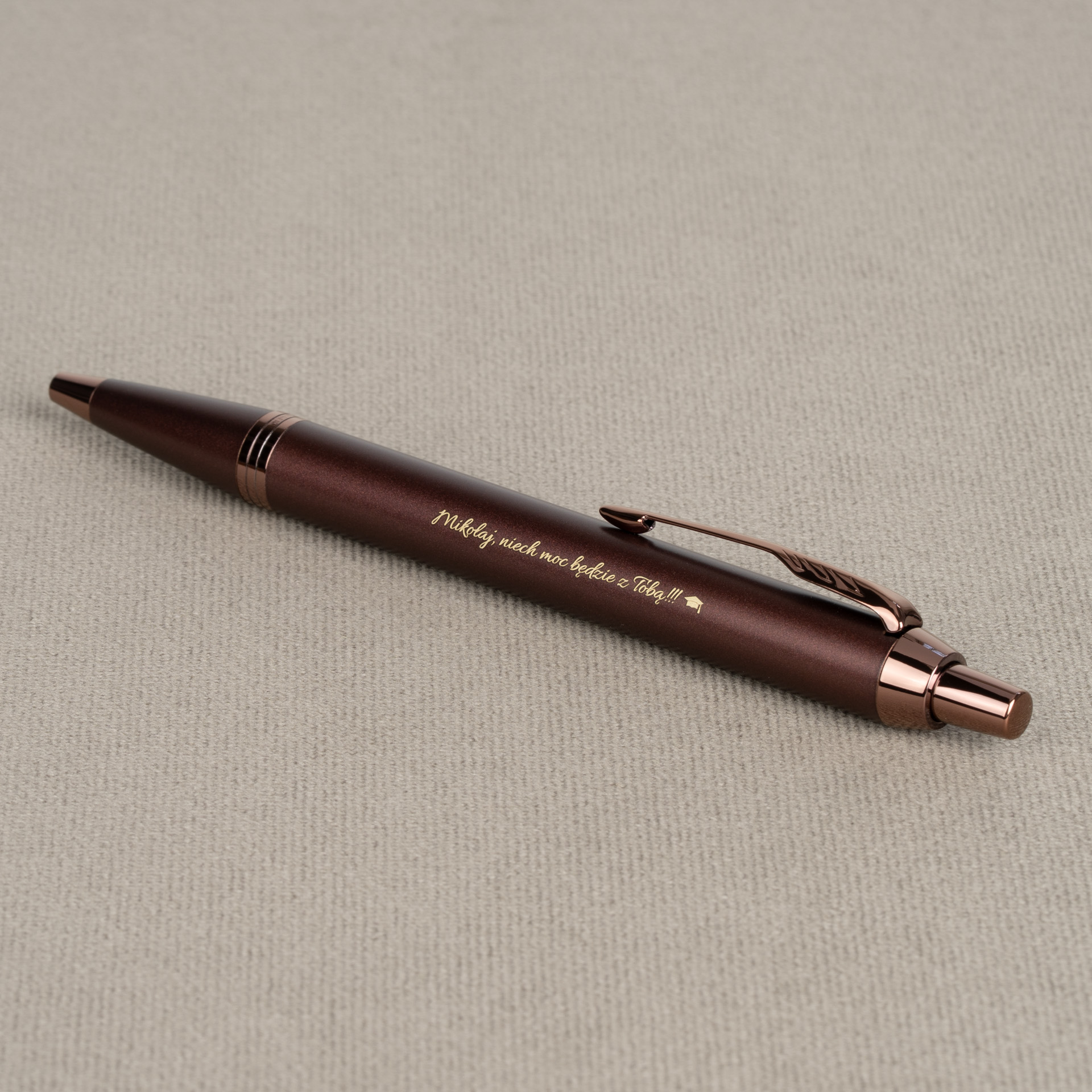 Długopis Parker IM Professionals Monochrome Burgundy z grawerem „Mikołaj, niech moc będzie z Tobą!!!”, elegancki bordowy długopis