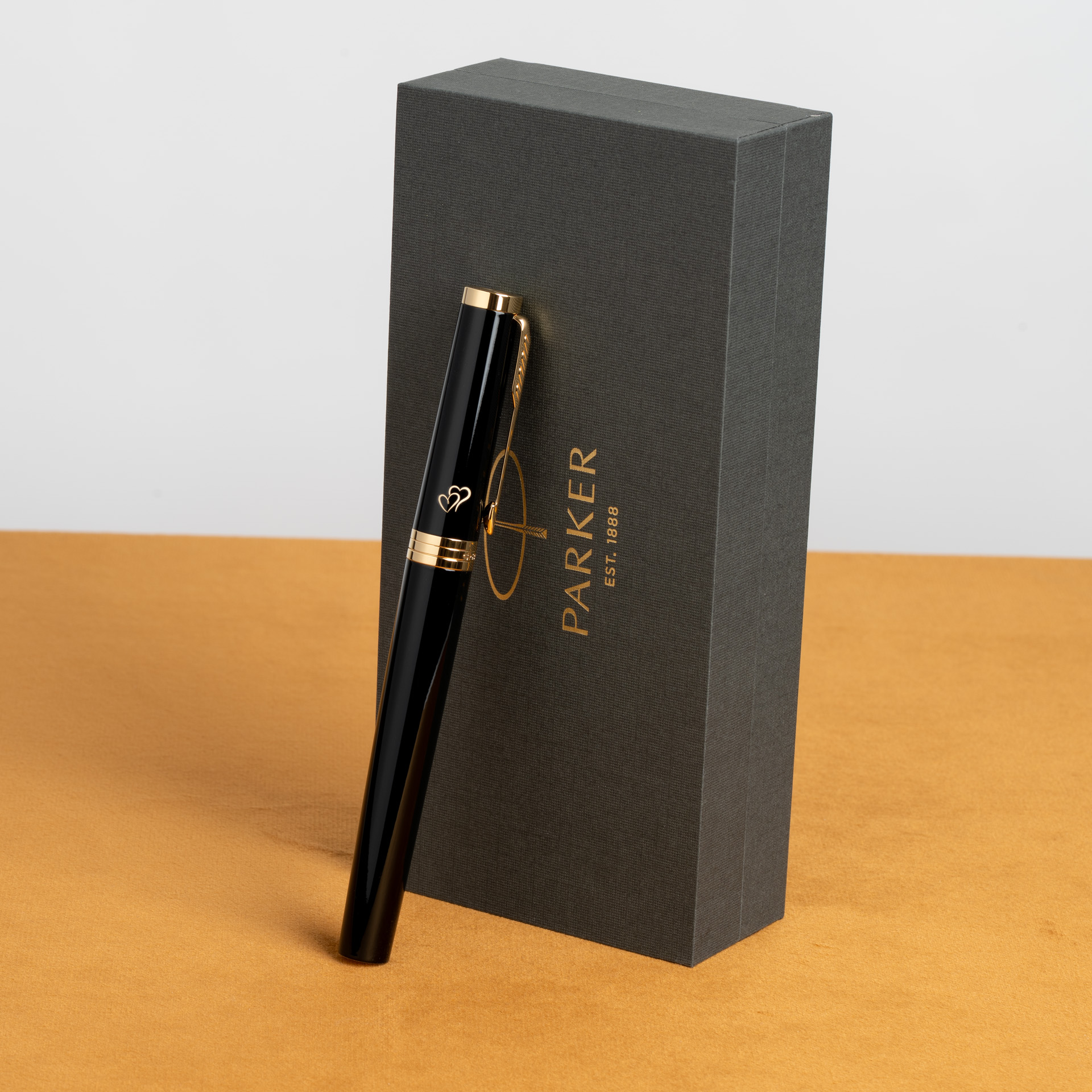 Pióro wieczne Parker Ingenuity Czarne GT w eleganckim etui, czarne wykończenie ze złotymi detalami i grawerem