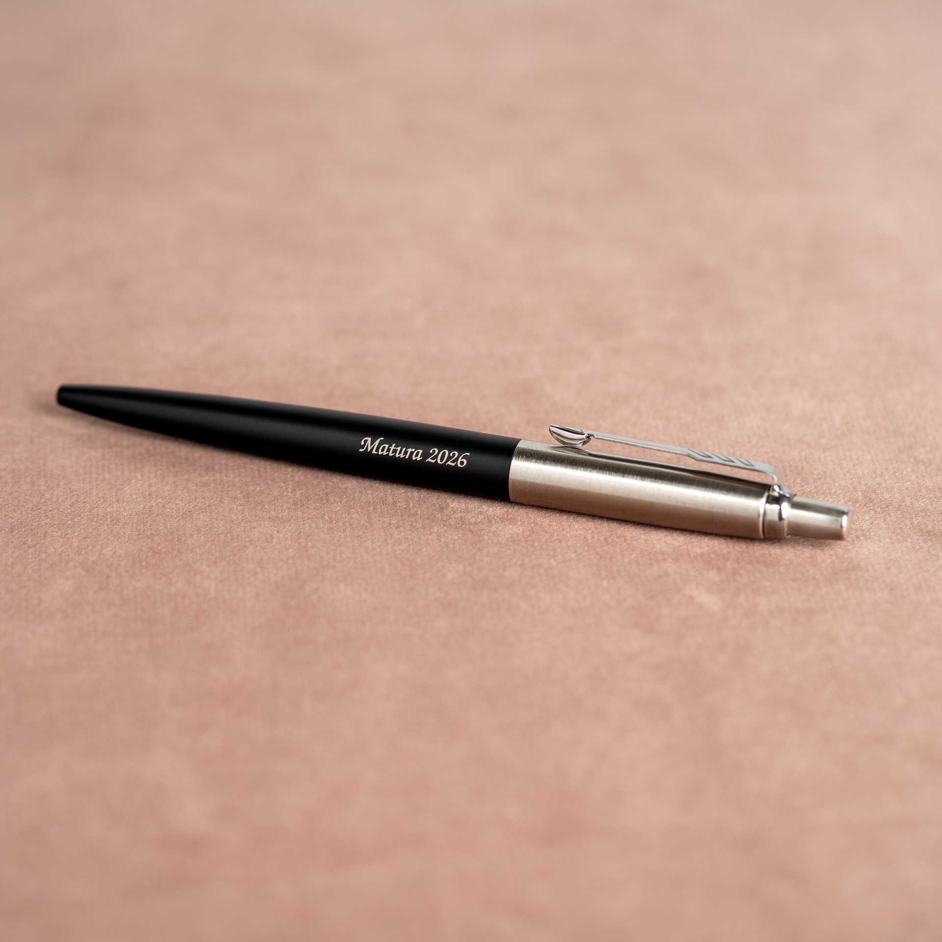 Długopis Parker Jotter Czarny Bond Street CT z grawerem „Matura 2026”, elegancki czarno-stalowy design