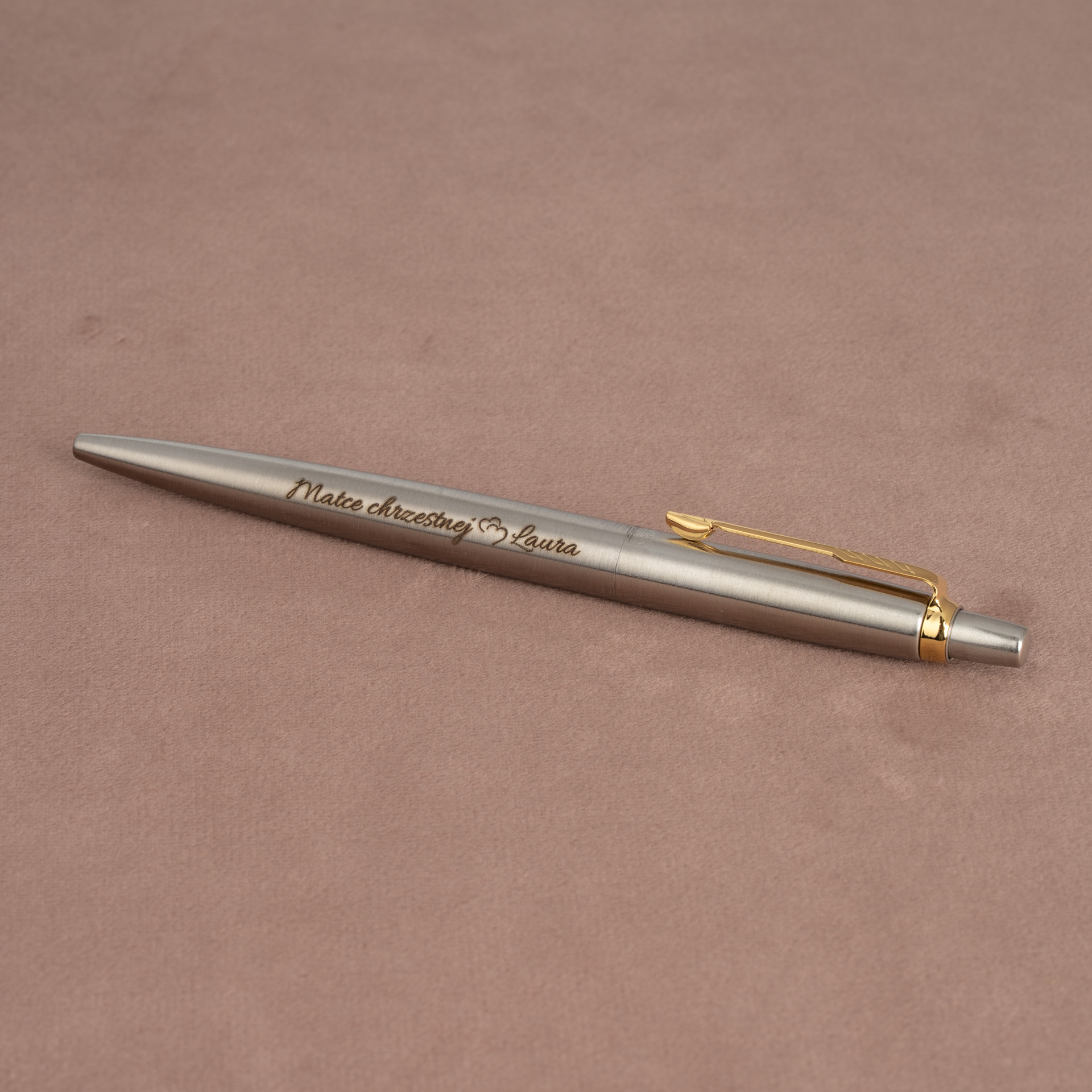 Długopis Parker Jotter stalowy matowy GT z grawerem „Matce chrzestnej Laura”, elegancki prezent personalizowany