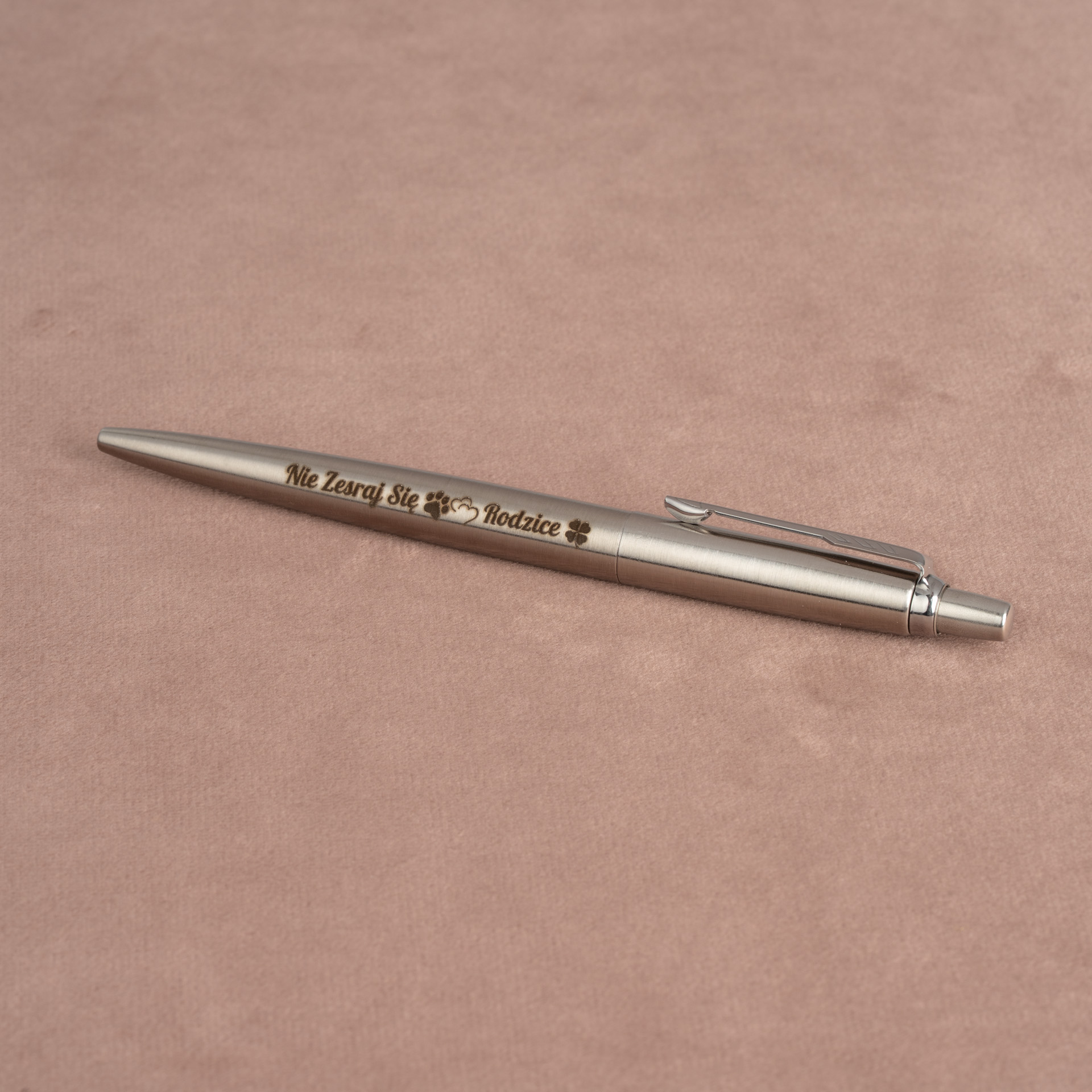 Długopis Parker Jotter stalowy matowy CT z grawerem „Nie zesraj się Rodzice”, personalizowany prezent
