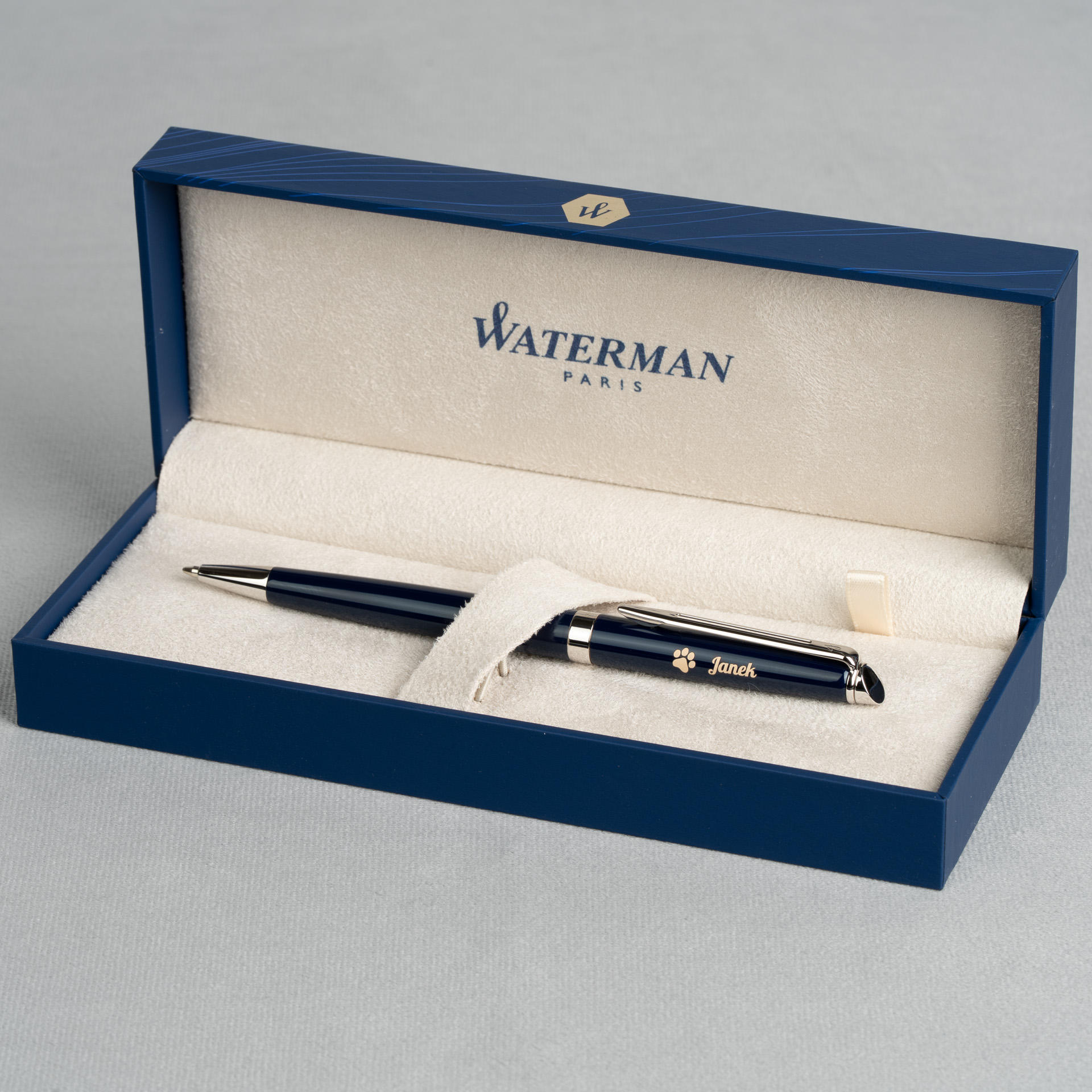 Długopis Waterman Hemisphere Blue Core CT z grawerem imienia w eleganckim niebieskim etui.