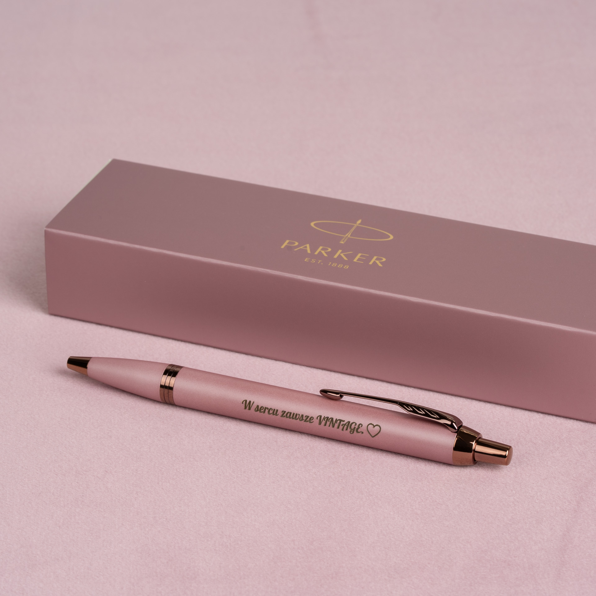 Długopis Parker IM Rituals Mauve z grawerem w różowym etui Parker.