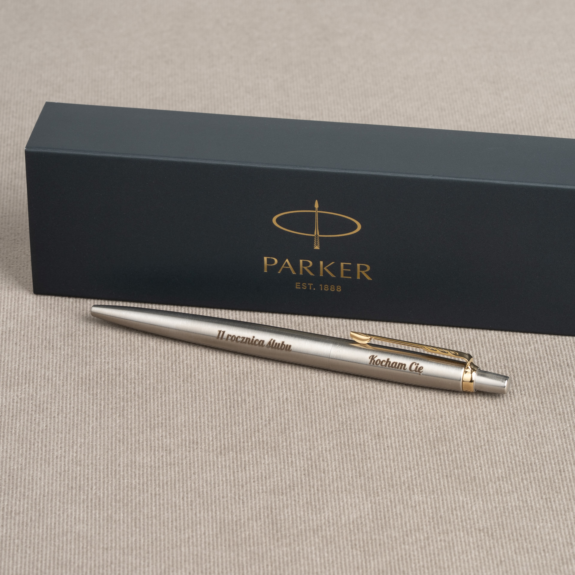 Długopis Parker Jotter Stalowy Matowy GT z grawerem rocznicowym i pudełkiem Parker.