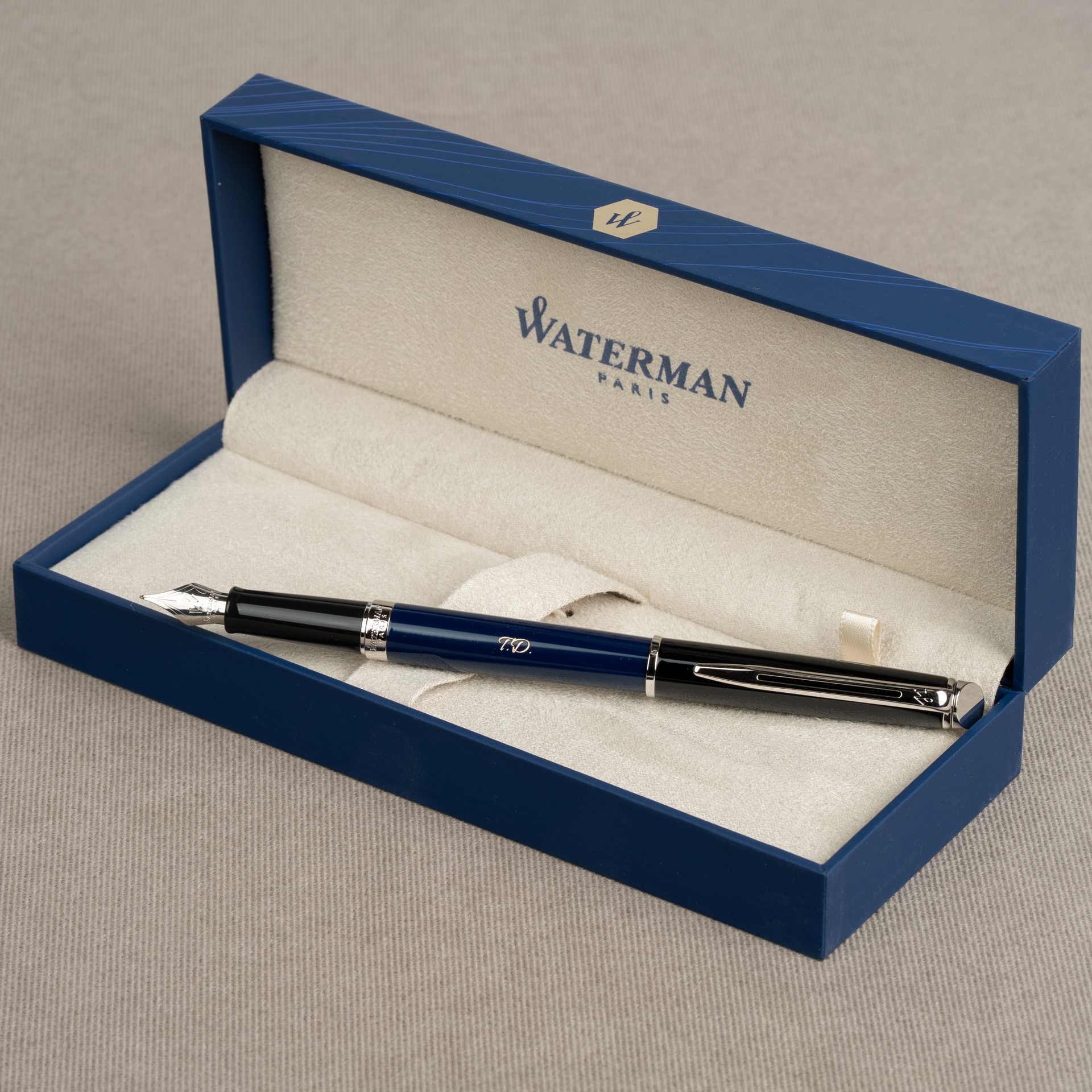 Pióro wieczne Waterman Hemisphere Color Black Blue CT z grawerem „T.D.” w eleganckim etui Waterman.