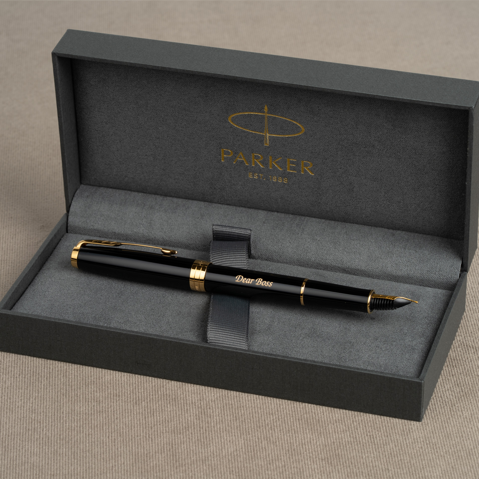 Pióro wieczne Parker Sonnet Czarne GT z grawerem „Dear Boss” w eleganckim etui Parker.