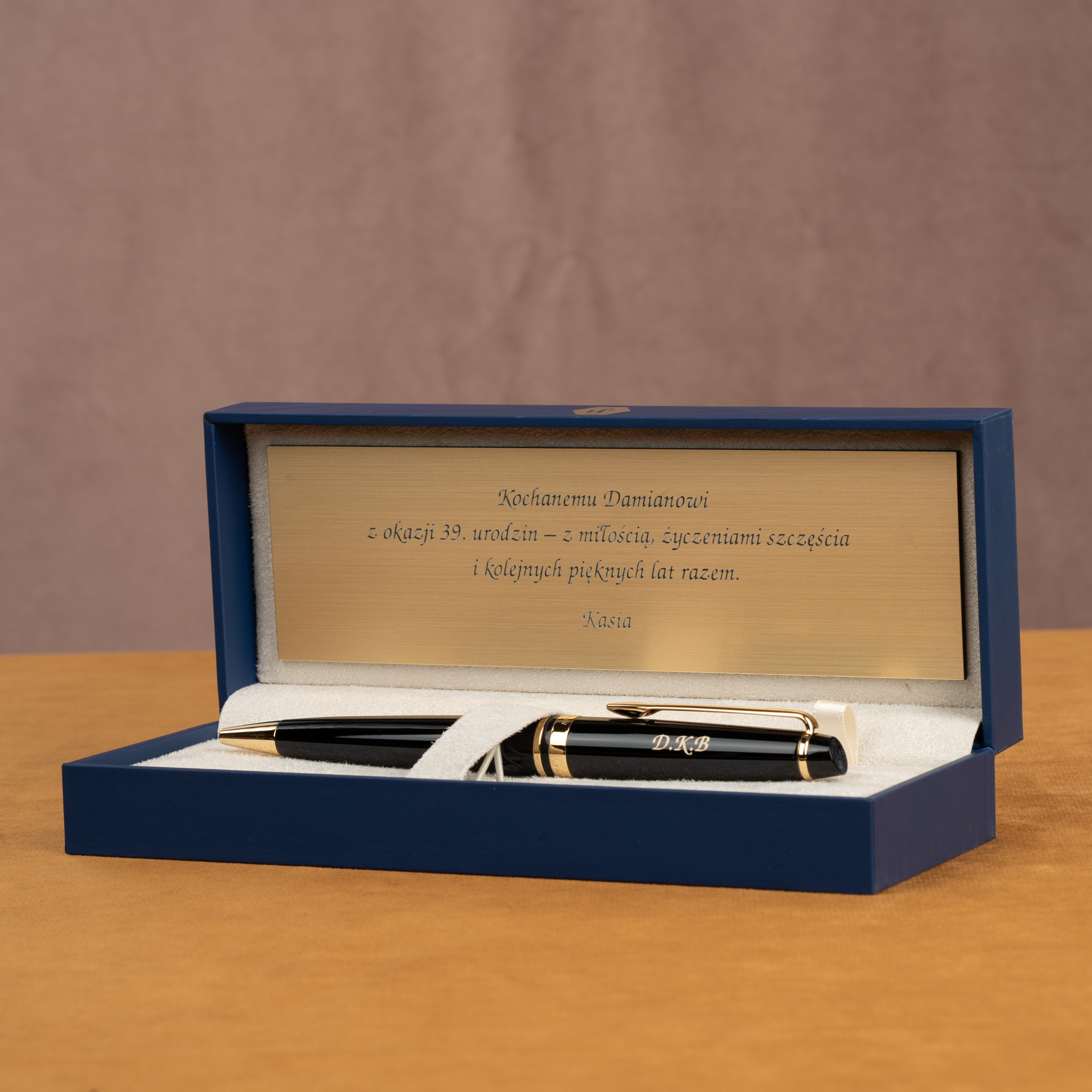 Długopis Waterman Expert czarny GT z grawerem i dedykacją na tabliczce w eleganckim etui.