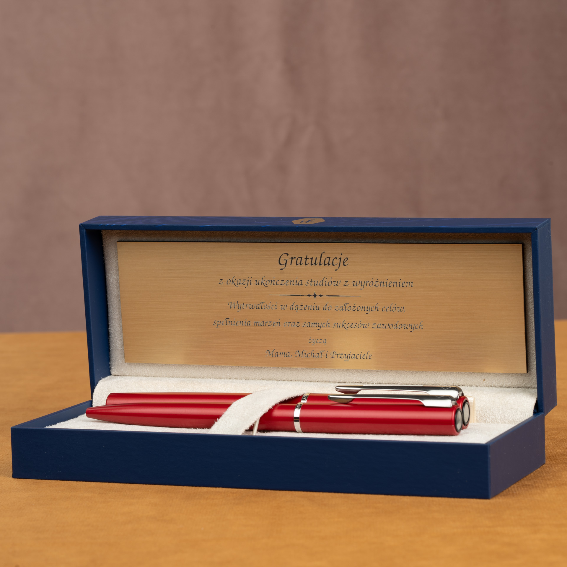 Długopis Waterman Allure czerwony CT w eleganckim etui z dedykacją na tabliczce.